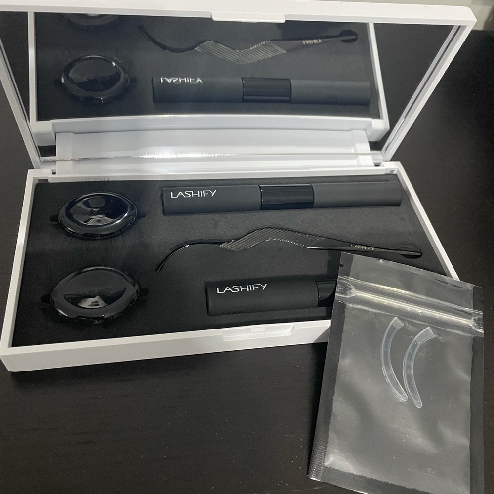 Lashify Control Kit in white